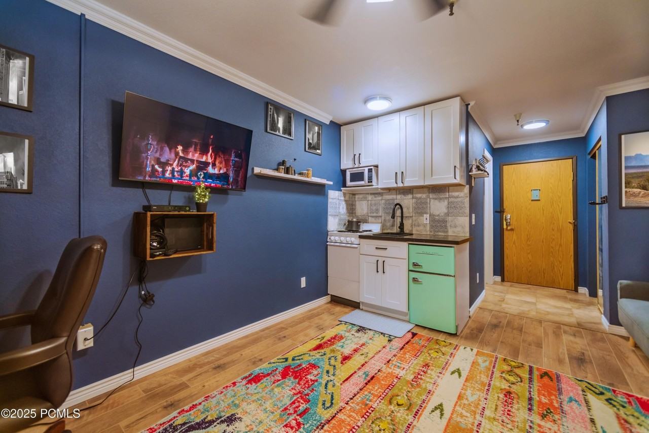 1940 Prospector Ave #407 - Photo 6 of 6