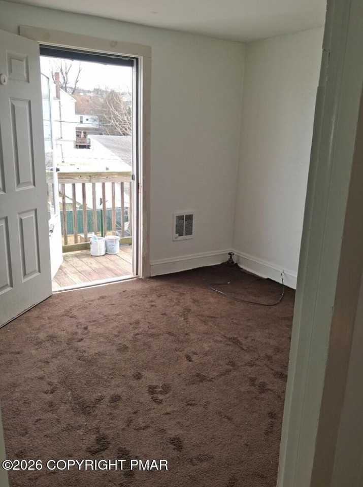 520 Hickory St Apt 3 - Photo 4 of 10