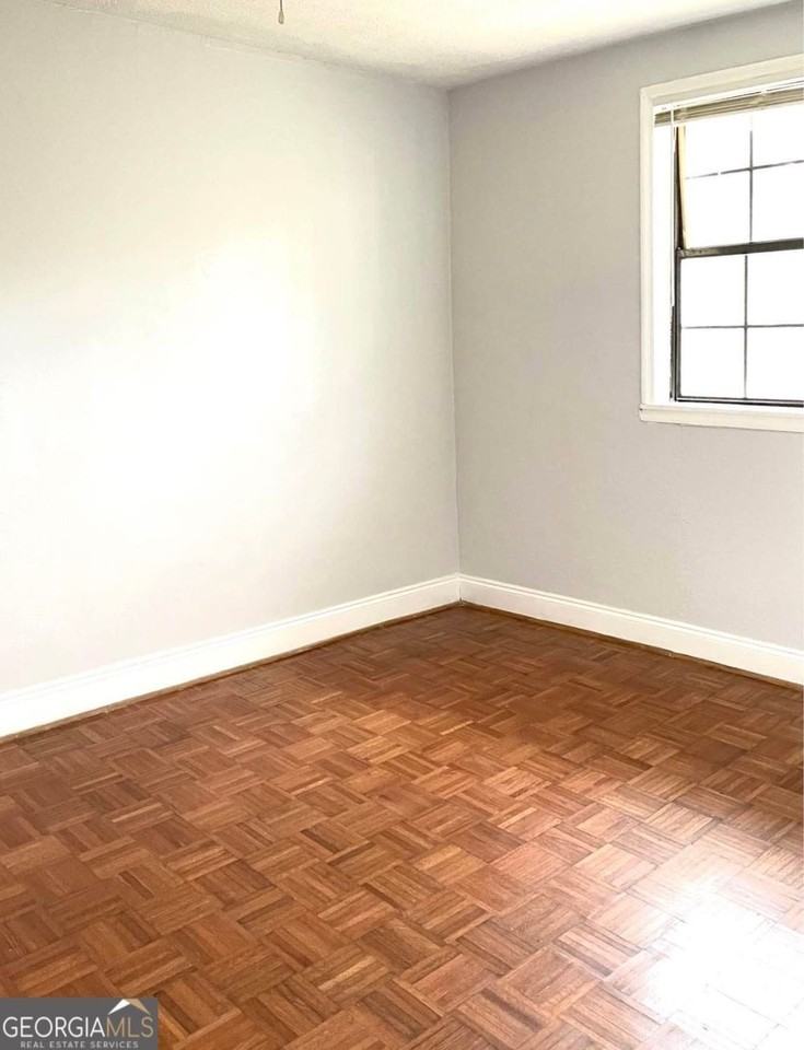 1443 Oxford Rd Ne - Photo 3 of 7