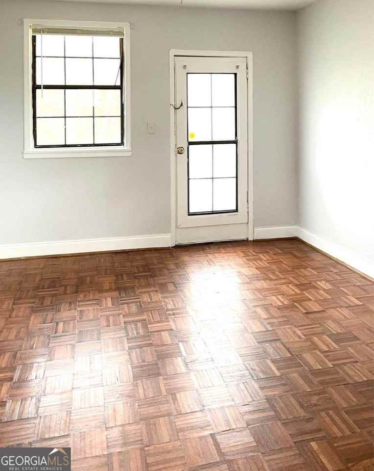 1443 Oxford Rd Ne - Photo 4 of 7