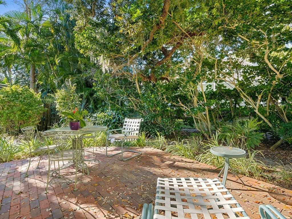 8829 Lakeside Cir - Photo 3 of 36