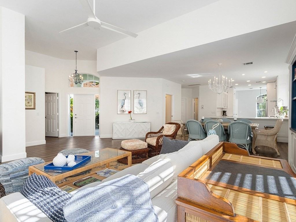 8829 Lakeside Cir - Photo 4 of 36