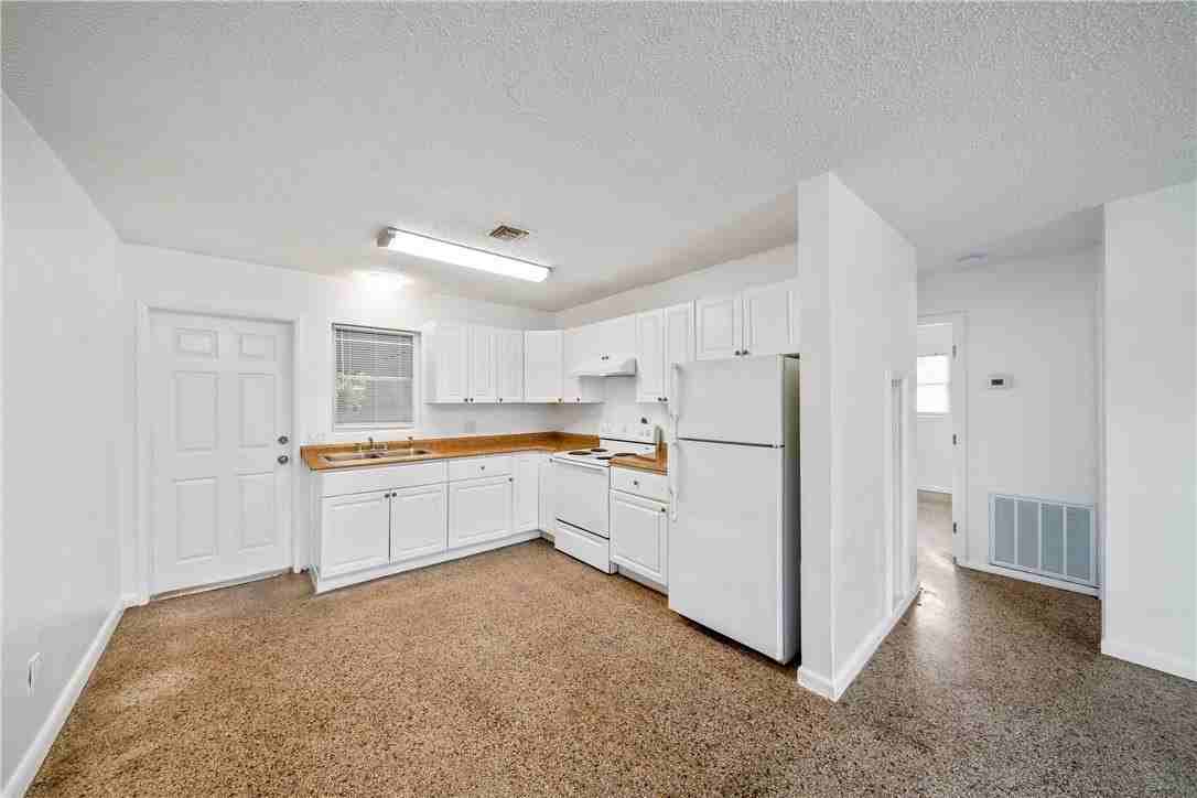 4117 18th Pl - Photo 6 of 9