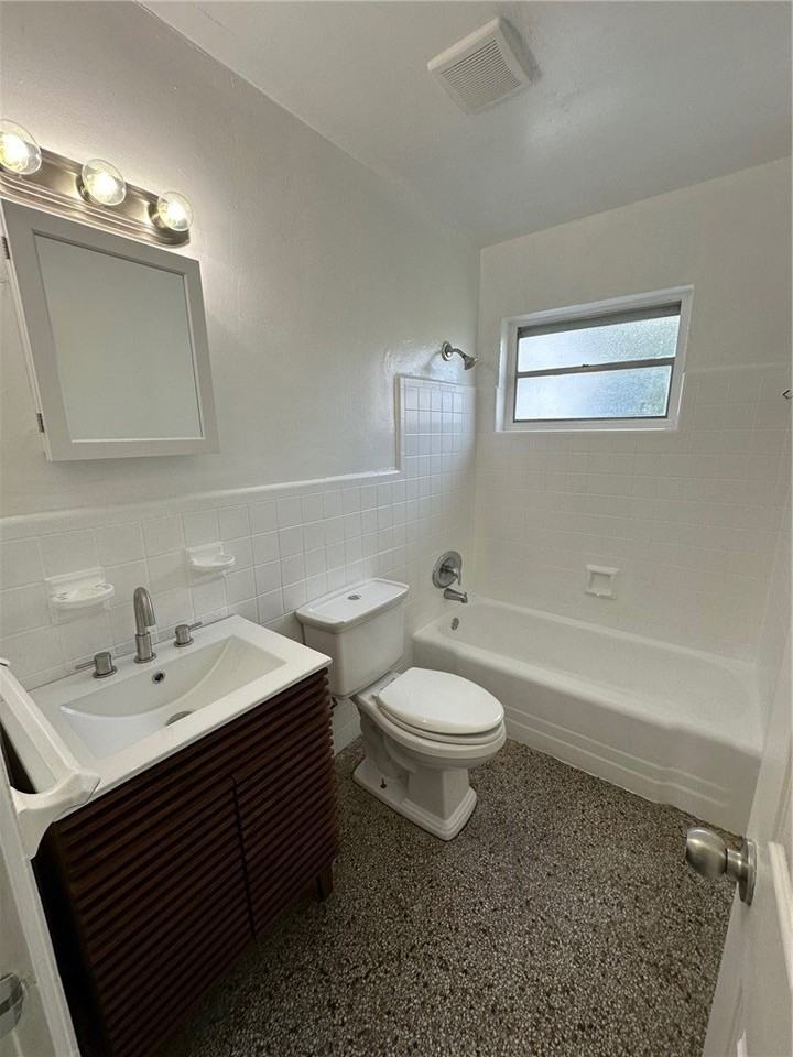 4117 18th Pl - Photo 7 of 9