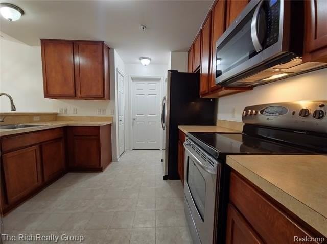 2394 Arcadia Dr - Photo 4 of 36