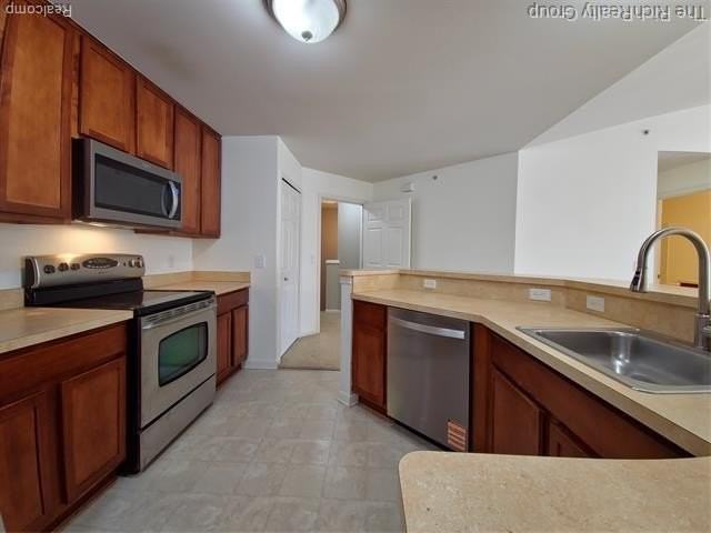 2394 Arcadia Dr - Photo 5 of 36