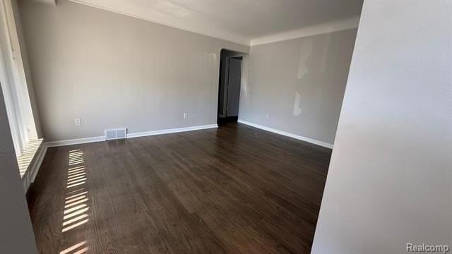 29614 Rosslyn Ave - Photo 2 of 13