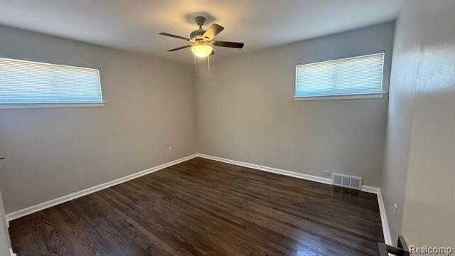 29614 Rosslyn Ave - Photo 4 of 13