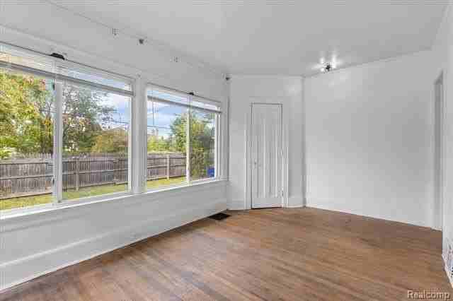 1410 Glynn Ct - Photo 3 of 8