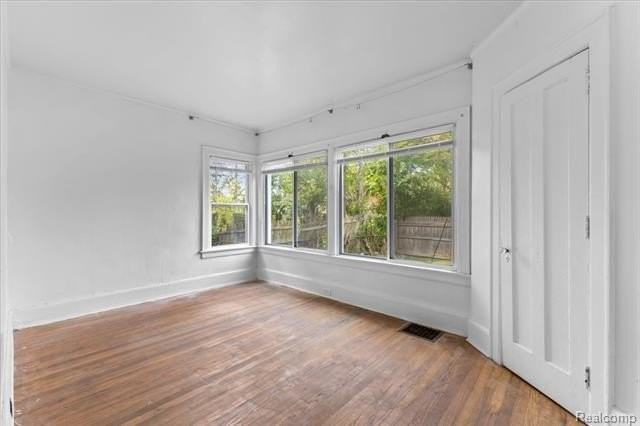 1410 Glynn Ct - Photo 7 of 8