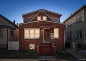 featured image of 26 Alexander St