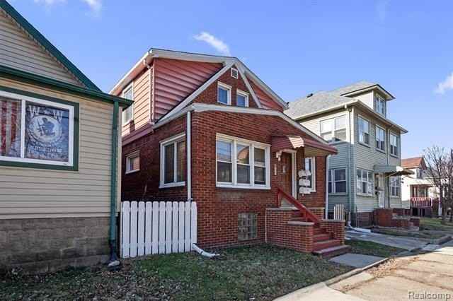 26 Alexander St - Photo 2 of 20