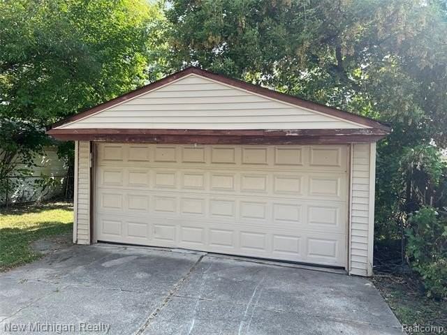 5709 Weddell St - Photo 2 of 16