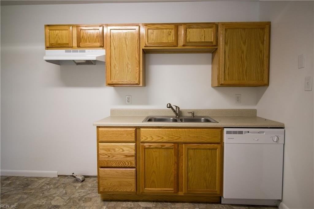 1343 W 39th St - Photo 4 of 38