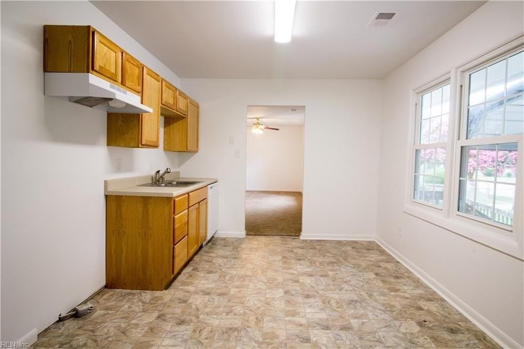 1343 W 39th St - Photo 5 of 38