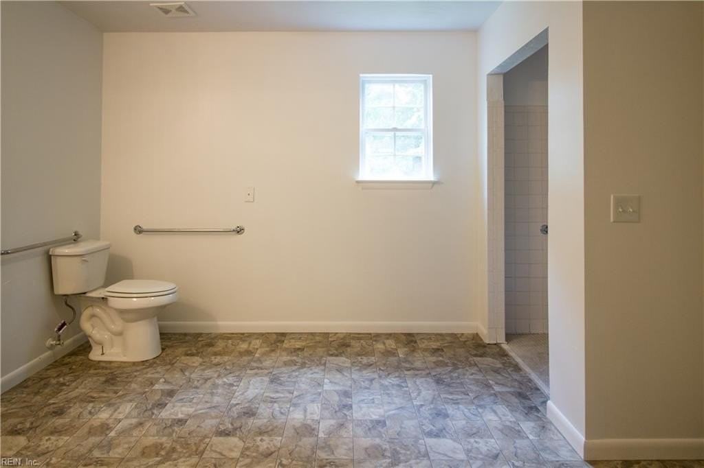 1343 W 39th St - Photo 7 of 38