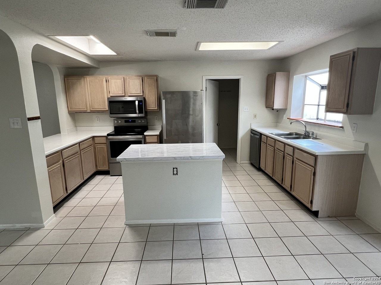 21614 Longwood - Photo 3 of 21