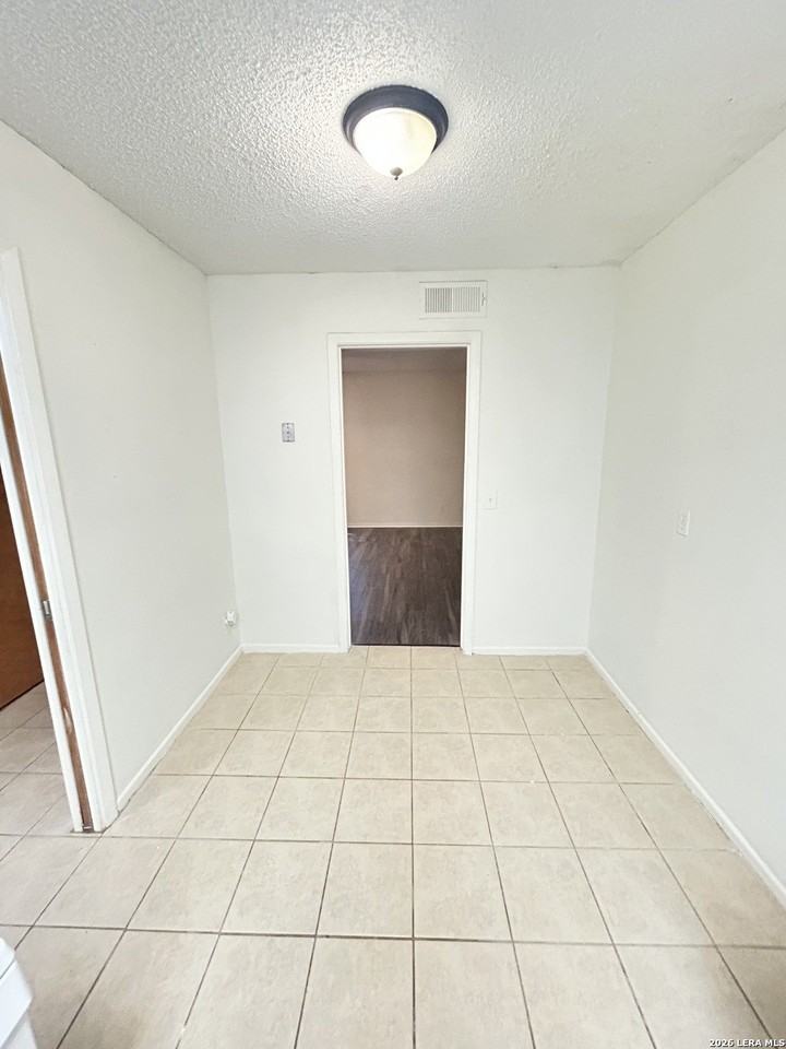 811 Jackson Keller Rd Apt 4 - Photo 4 of 15