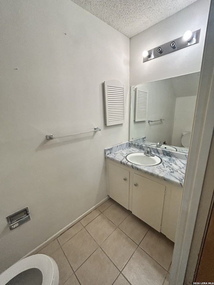 811 Jackson Keller Rd Apt 4 - Photo 7 of 15