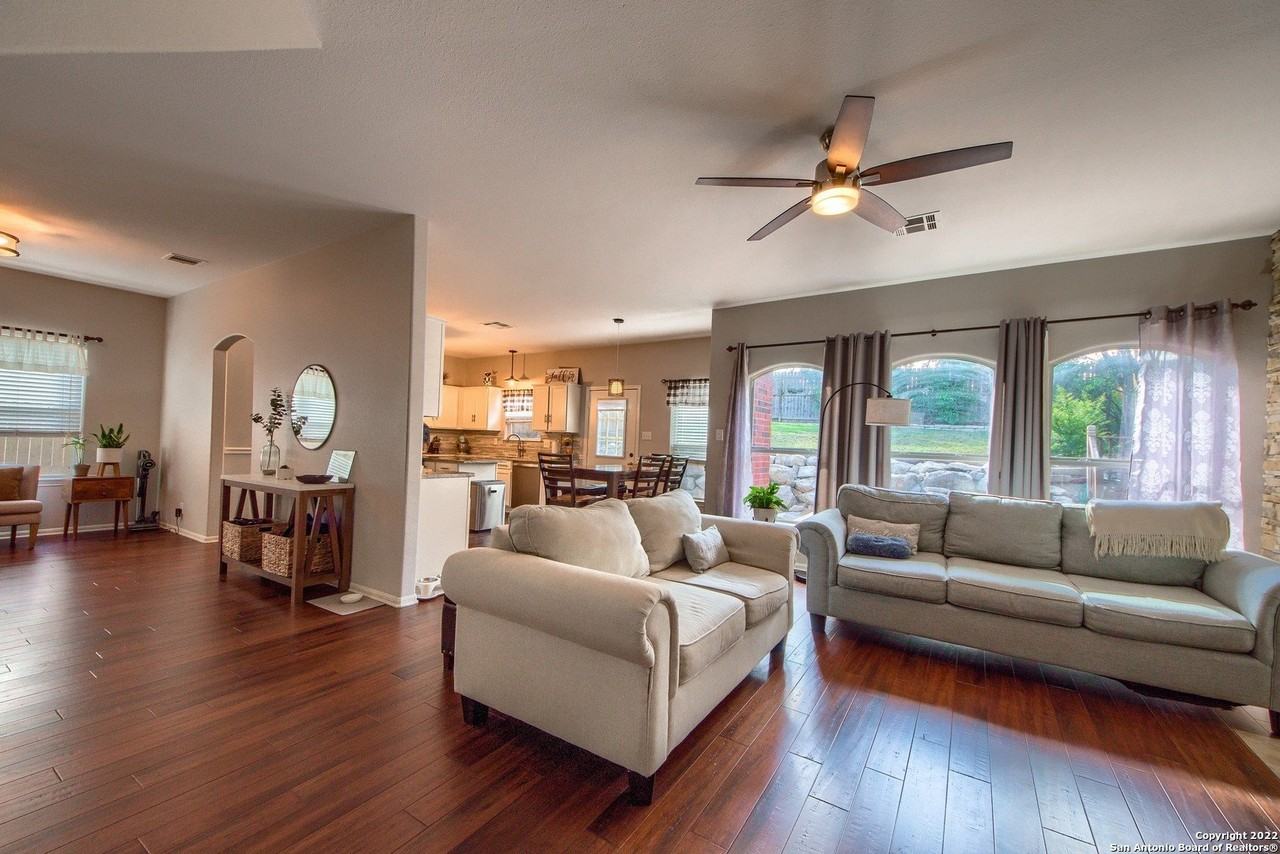 20515 Tree Mdw - Photo 3 of 15