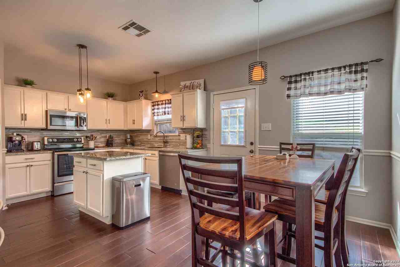 20515 Tree Mdw - Photo 5 of 15