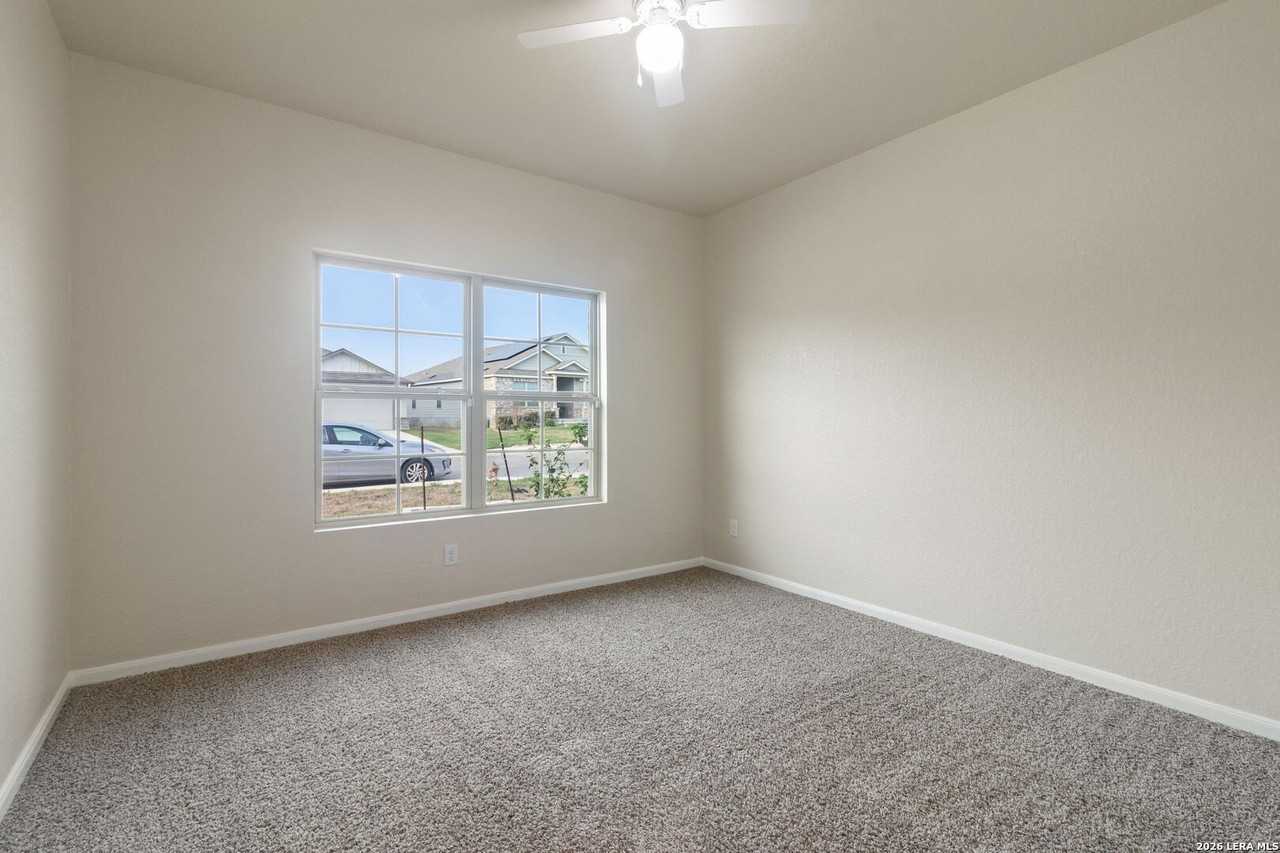 1125 Amber Lk - Photo 3 of 18