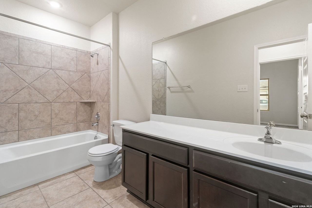 1125 Amber Lk - Photo 4 of 18