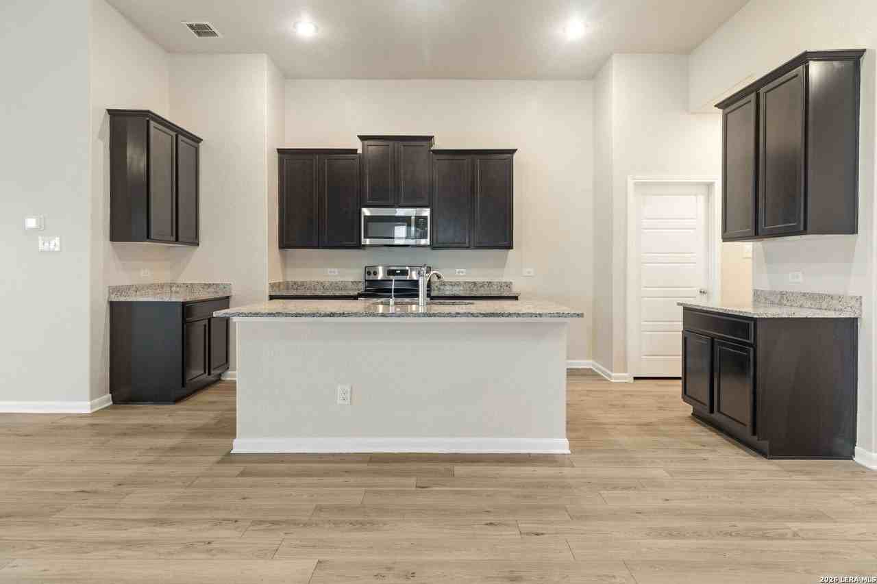 1125 Amber Lk - Photo 5 of 18