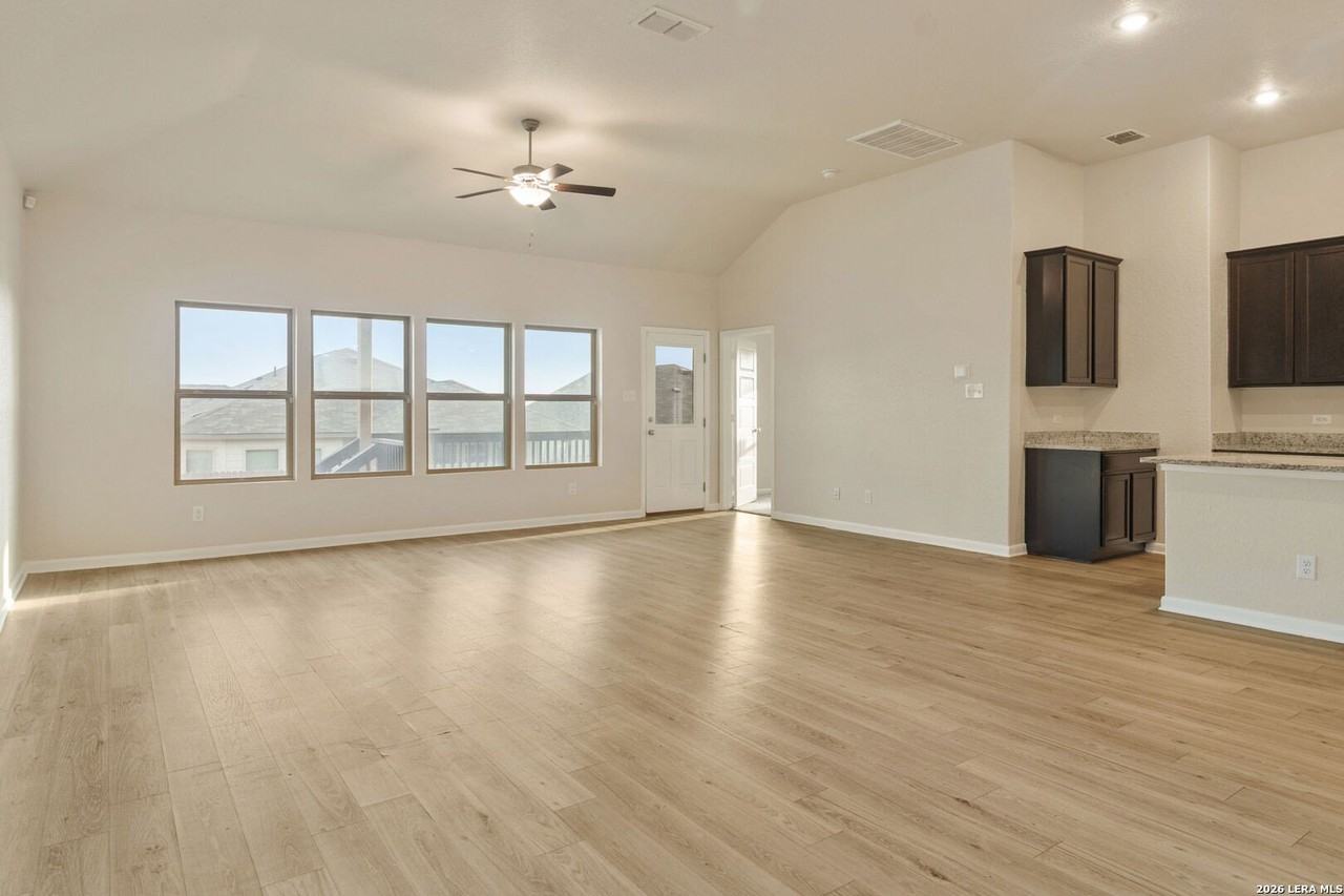 1125 Amber Lk - Photo 7 of 18