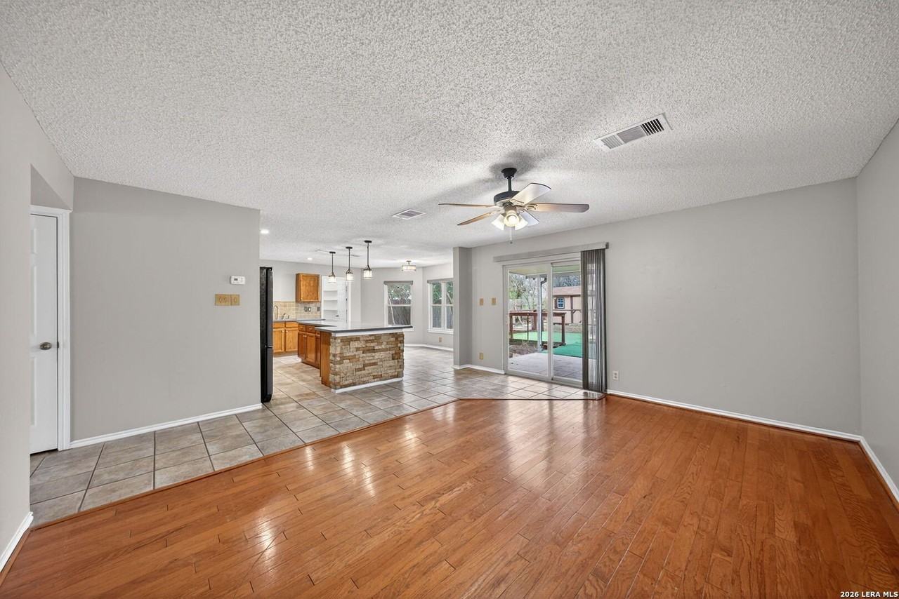 7019 Jade Fld - Photo 7 of 39