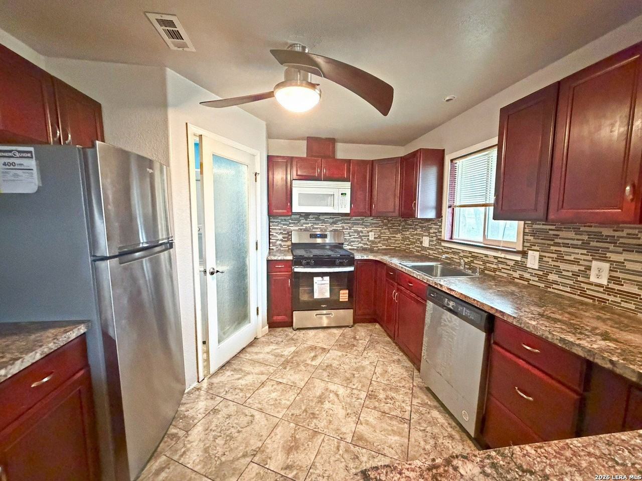 817 Zachry Dr - Photo 6 of 18