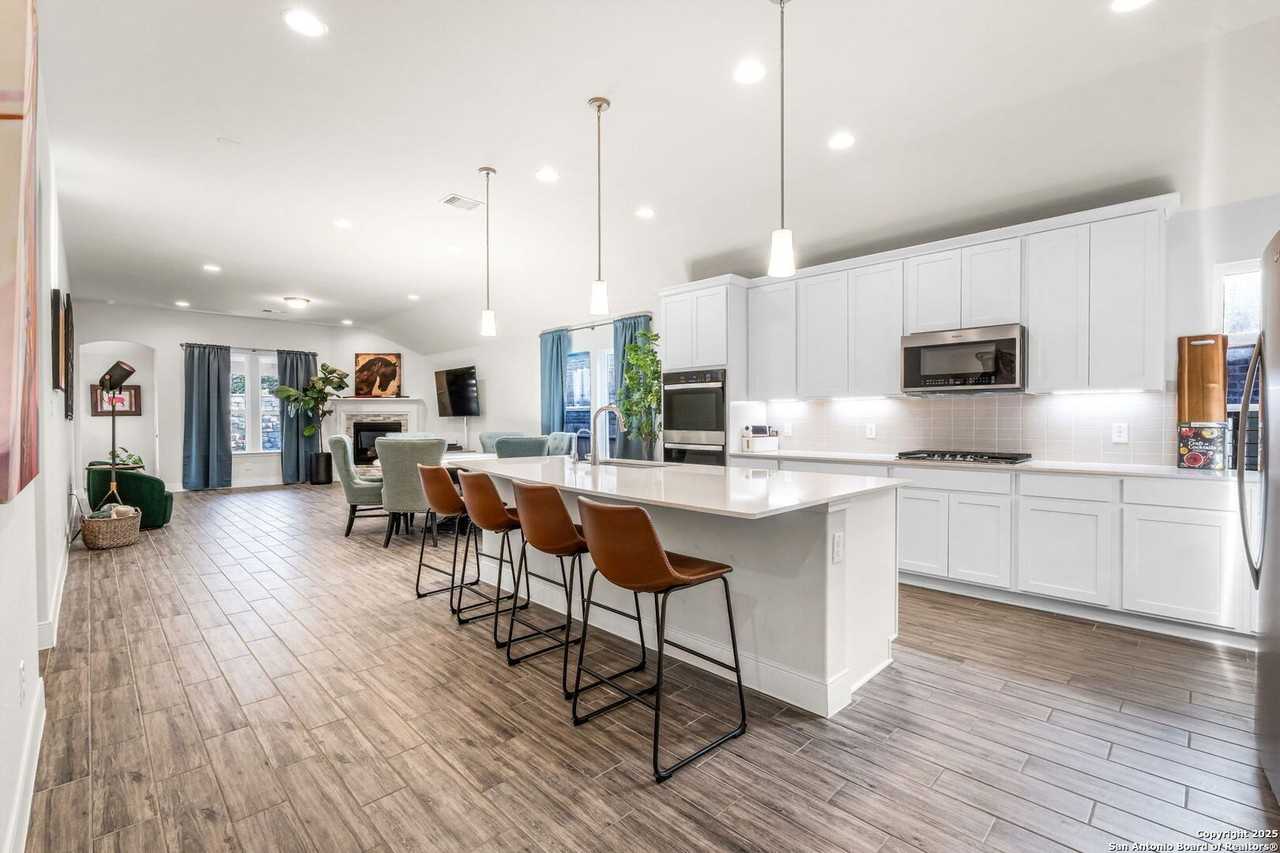 2263 Bluewood St - Photo 6 of 48