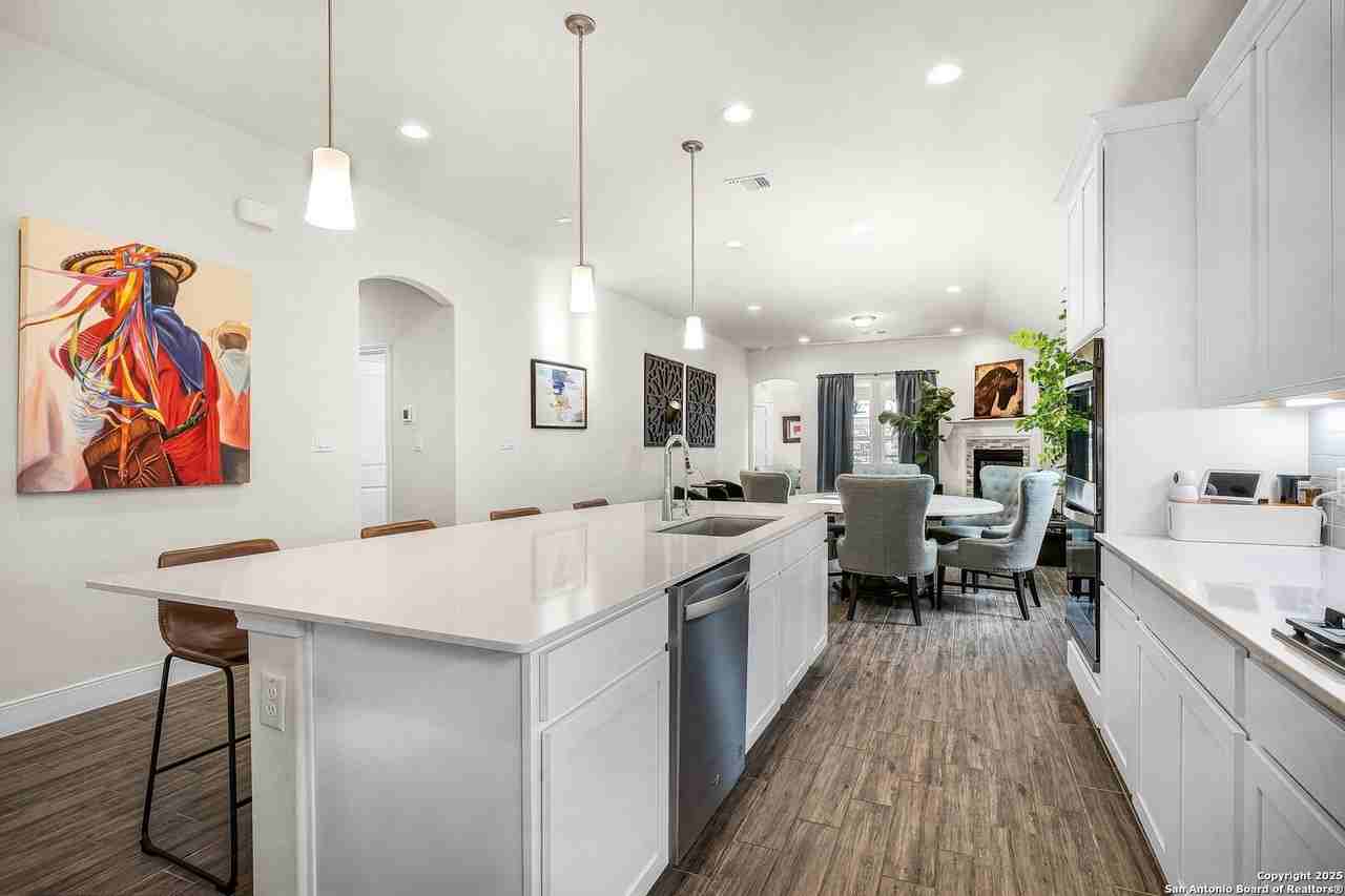 2263 Bluewood St - Photo 7 of 48