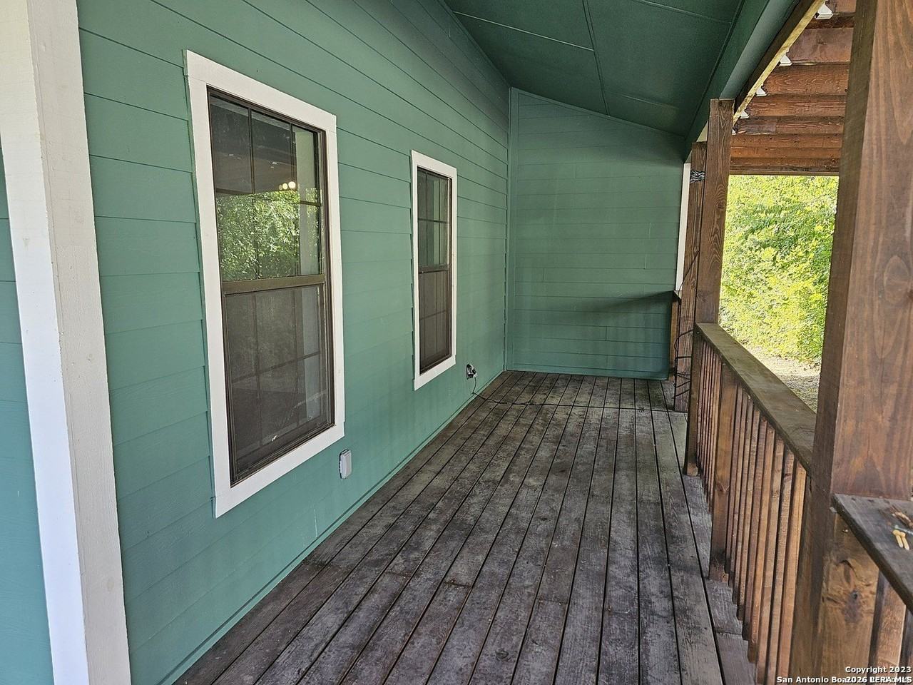 2236 Burnet St - Photo 3 of 28