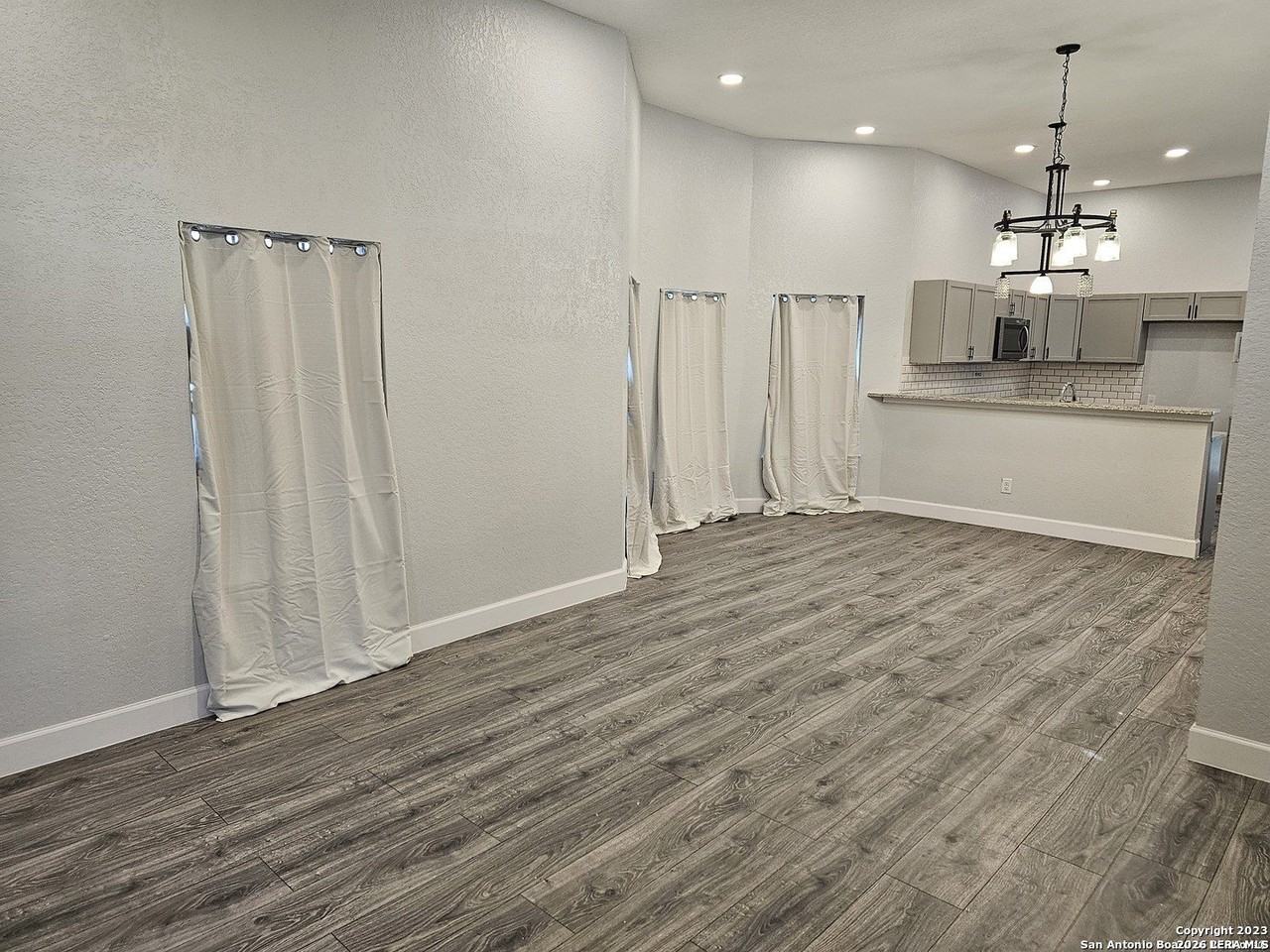 2236 Burnet St - Photo 5 of 28