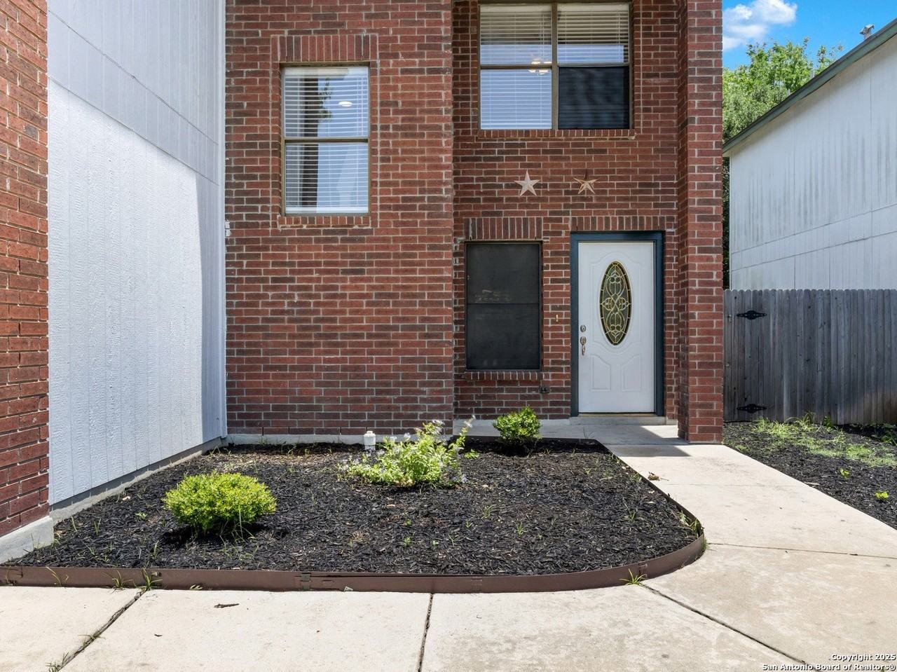 7622 Alverstone Way - Photo 4 of 33