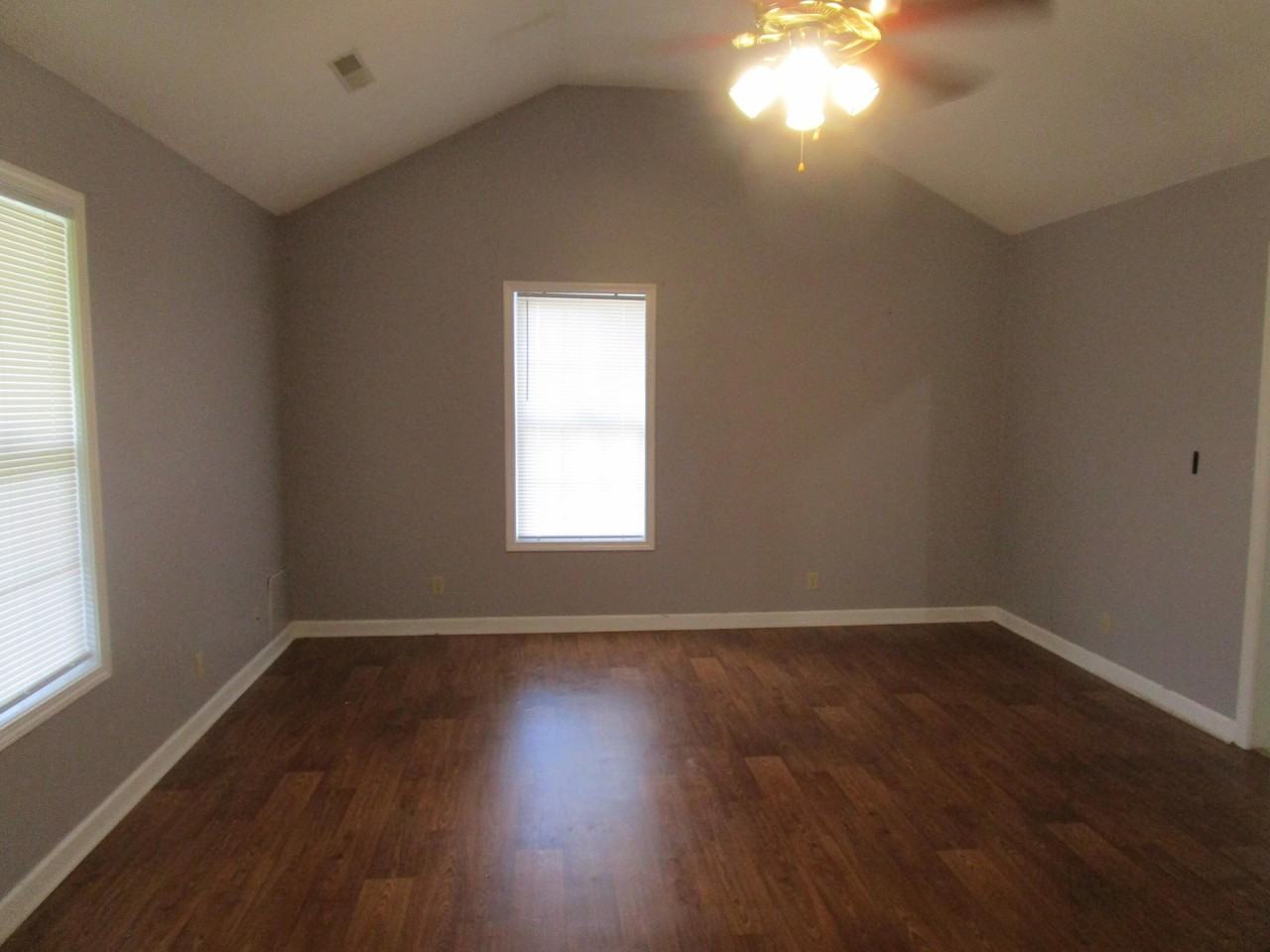 1030 Nottingham Dr - Photo 4 of 14