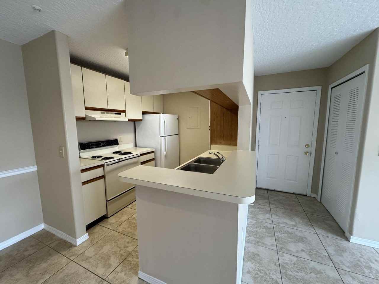 7667 N Wickham Rd Apt 613 - Photo 7 of 18