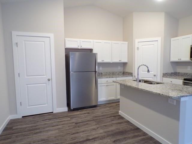 664 Martens Ct - Photo 2 of 26