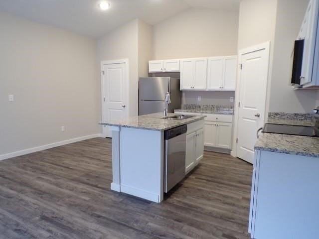 664 Martens Ct - Photo 7 of 26