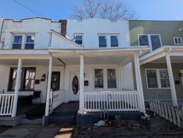 featured image of 1005 N Michigan Ave