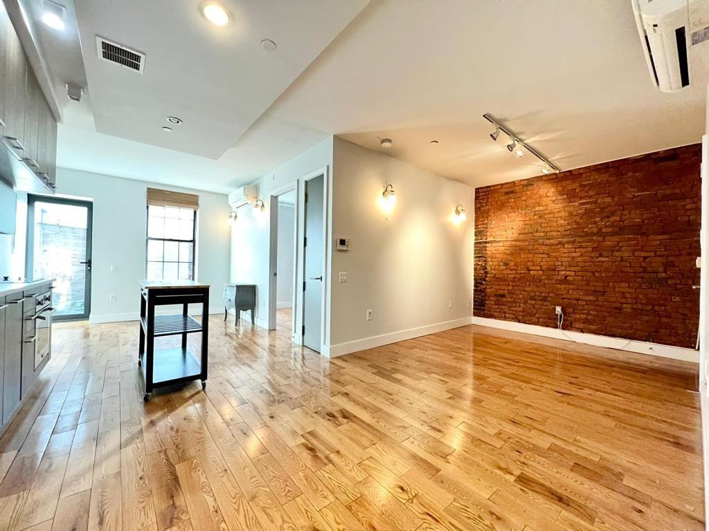 72 Willoughby St #2G - Photo 3 of 12