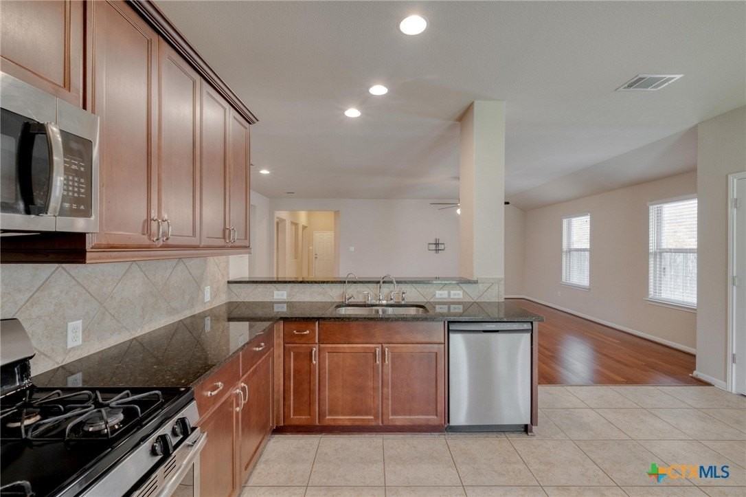 7400 Longford Trl - Photo 4 of 34