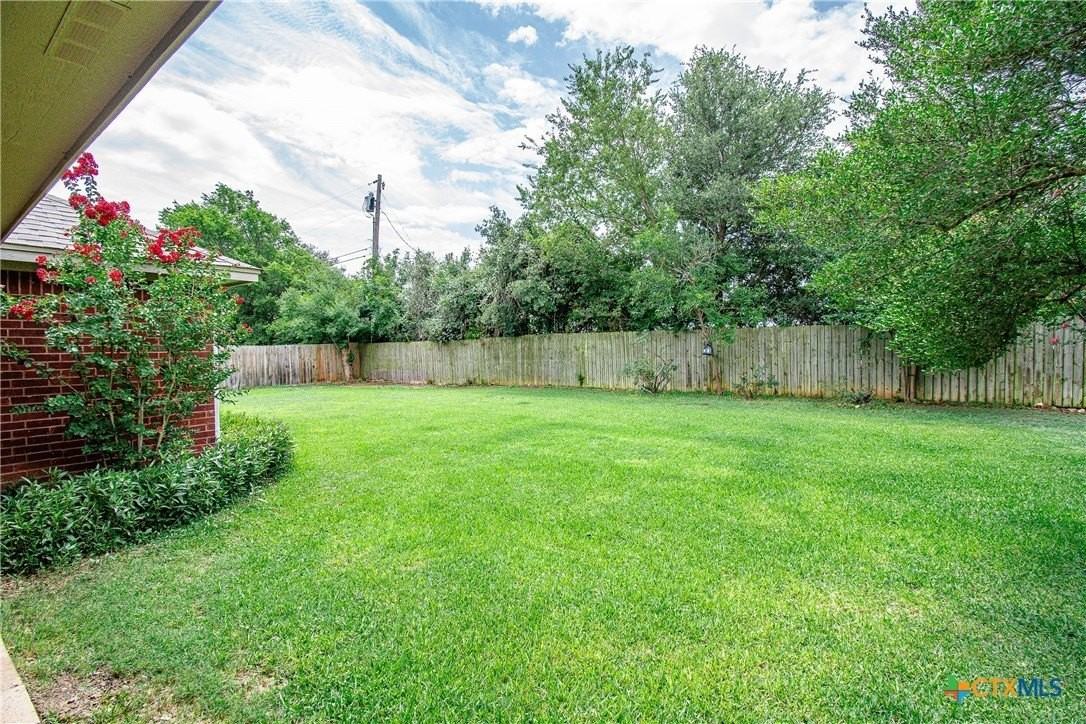 524 Neches St - Photo 2 of 23