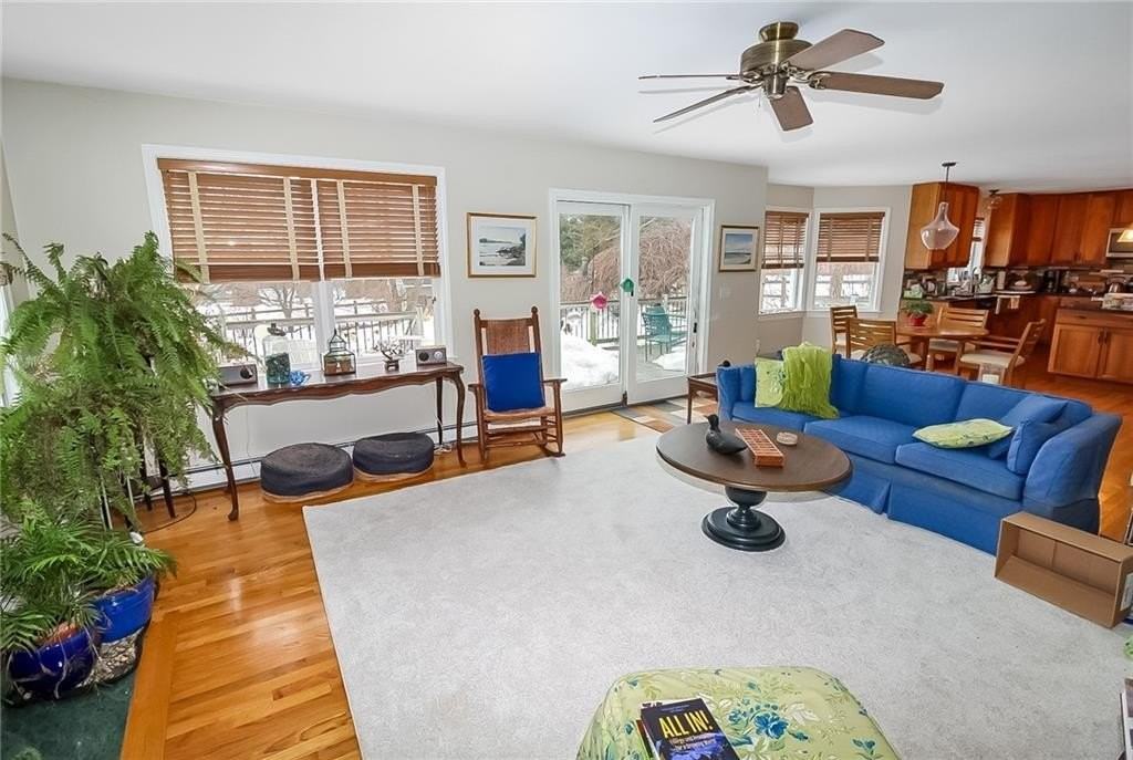 641 Middle Rd - Photo 5 of 25