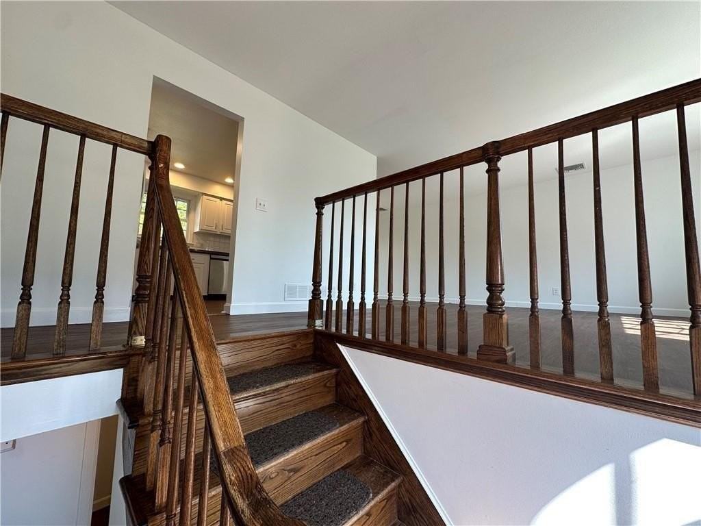 11 Pocono Rd - Photo 6 of 47