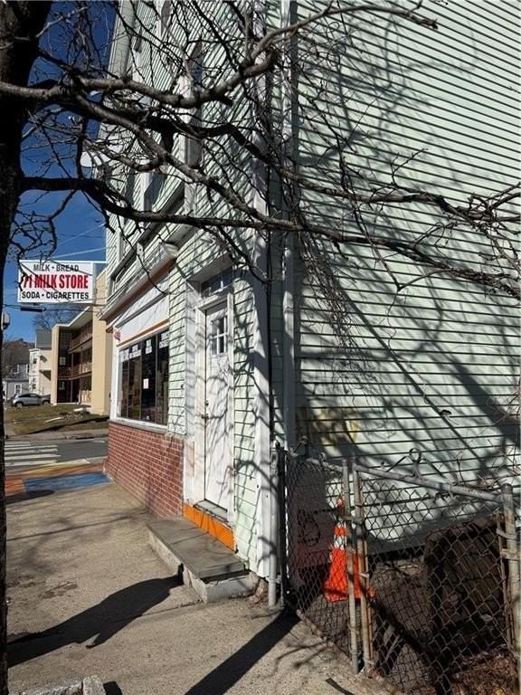 69 Hope St 3rd Fl - Photo 2 of 26