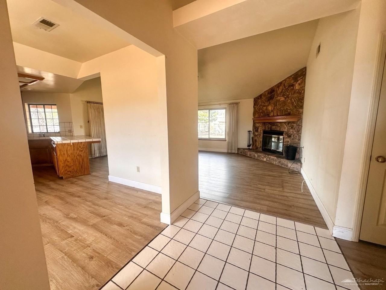 23451 Mashie Ct - Photo 3 of 16