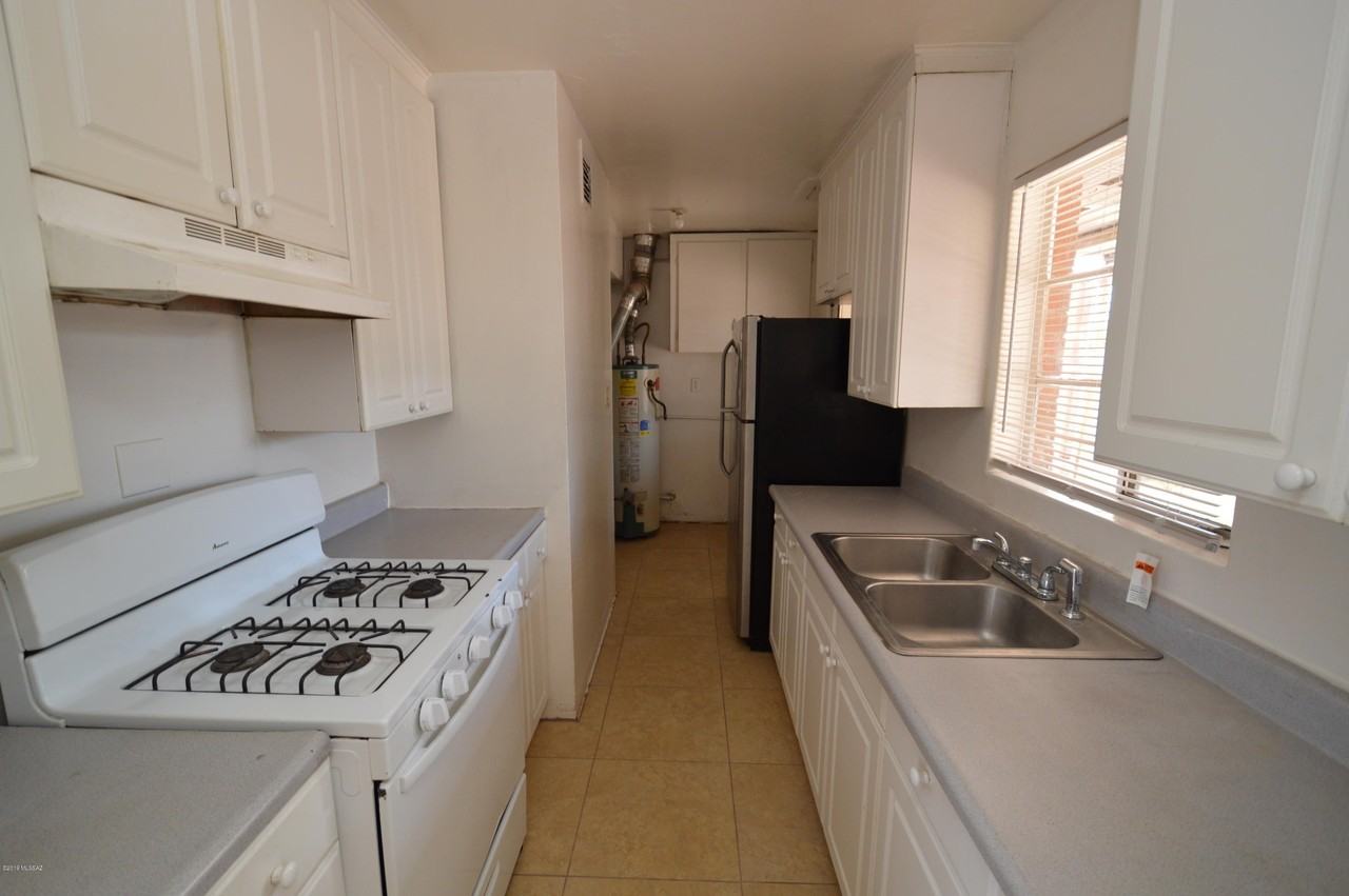 4650 E 19th St - Photo 3 of 9