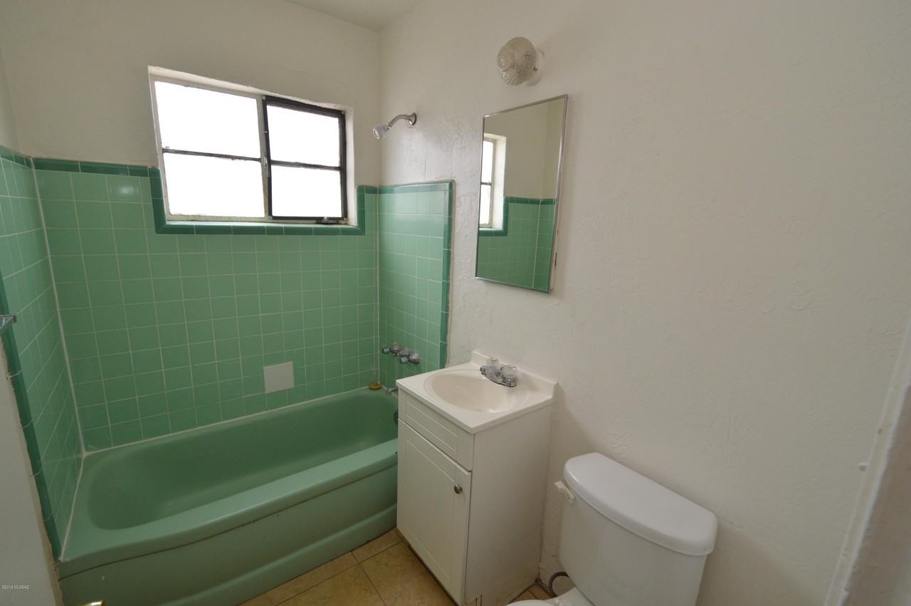 4650 E 19th St - Photo 6 of 9